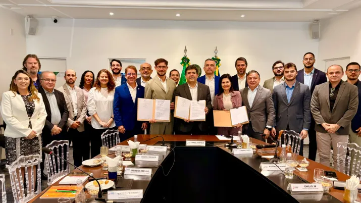 Fotos: Reunião com o Secretário da Seplan, Washington Bonfim, e com representantes da Agência Francesa de Desenvolvimento - AFD.   Pautas: Assinatura do Piauí Verde e Sustentável - PVS, e Apresentação da Evolução do Projeto da Orla de Atalaia (Estudo Ambiental). 20 de Julho de 2026