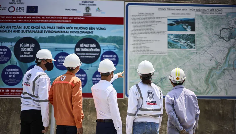 Travaux de l’extension de la centrale de Ialy. L’Agence française de développement (AFD) a accordé un prêt de 74,7 millions d'euros à Vietnam Electricity (EVN), visant à porter la capacité actuelle de la centrale hydroélectrique d'Ialy à 1 080 mégawatts